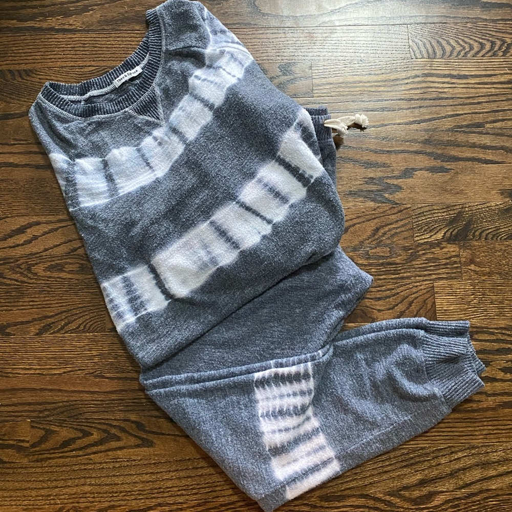 Tie dye jogger set top medium bottom small - Picture 3 of 8